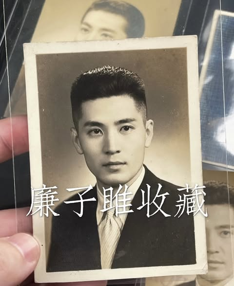 Cecelia_zhang0's tweet photo. Another portrait life story 
A Chinese antique collector 廉子雎 shared a set of old photos from his collection, which recorded the appearance of this Chinese man from youth to old age https://t.co/gIRBA8teNp