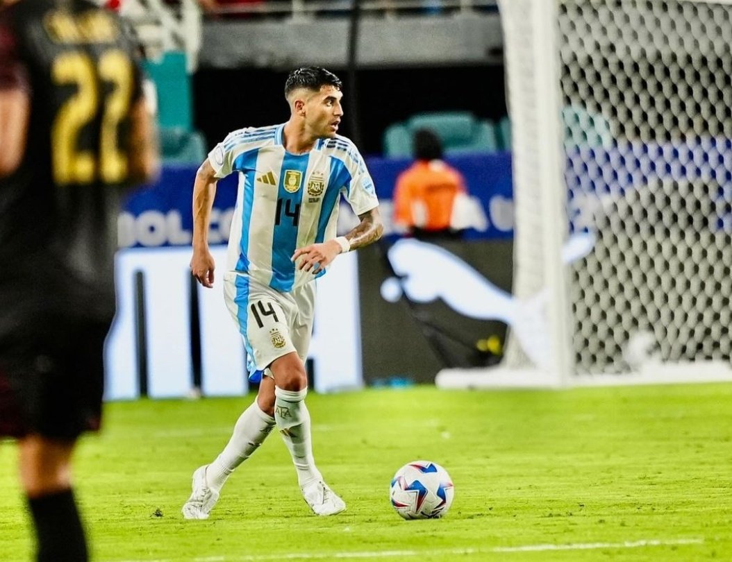 Exequiel Palacios es el mejor jugador que vieron mis ojos, que lastima que tenga adelante tres monstruos como Alexis, Enzo y De Paul. 

En casi cualquier otra selección del planeta sería titular. Es bueno de verdad.