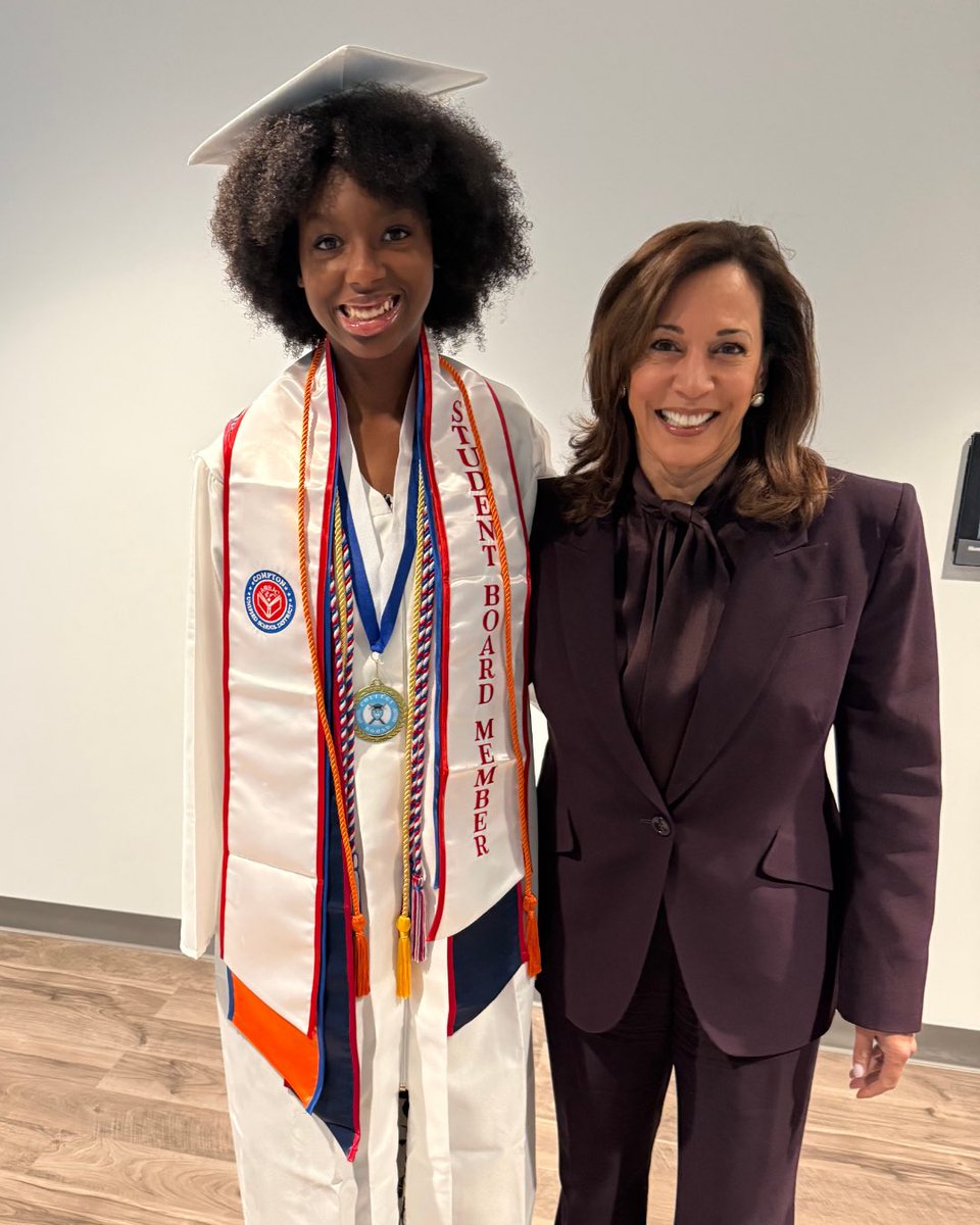 KamalaHarris's tweet image. Earlier this year, an enterprising high school senior named Myshay saw my husband eating at the restaurant where she worked. She wrote a note to me and shared it with him, telling me about her incredible work in her community and her dream to work in education policy.
We spoke…