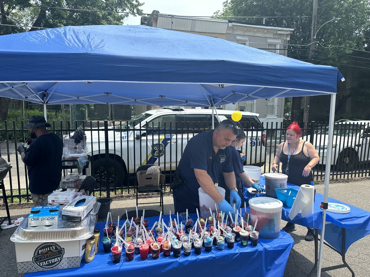 PPD26Dist's tweet image. 26th District Community team had the opportunity to serve the students of Hartranft and John Welsh Schools during their fun day with some water ice and pretzels sponsored by the 26th PDAC. Thank you for having us.