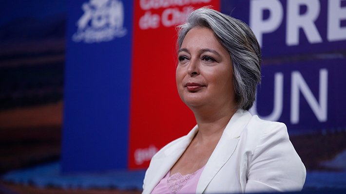 Vengo del futuro. @Jeannette_Jara es presidenta de Chile 🇨🇱. Entramos al BRICS, industrializamos el litio, la salud es un derecho y la educación gratuita llega a un 70% ¡Sí se puede!

#JeannetteJaraPresidenta 👩‍🦳🇨🇱