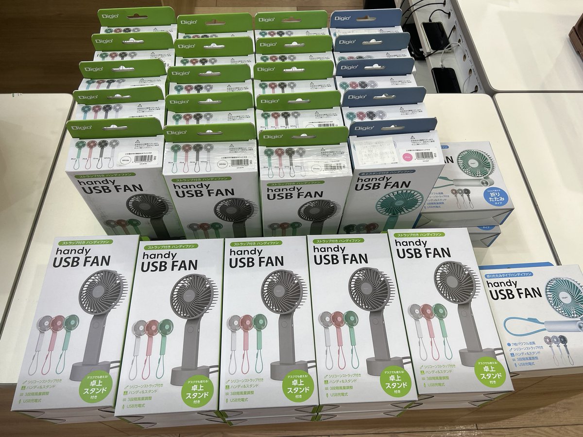 hardoff11118's tweet photo. コンパクトで持ち運びに便利なハンディファン大量入荷致しました‼️
熱中症対策にどうぞ🥵

#ハードオフ https://t.co/QSrT1EnAVz