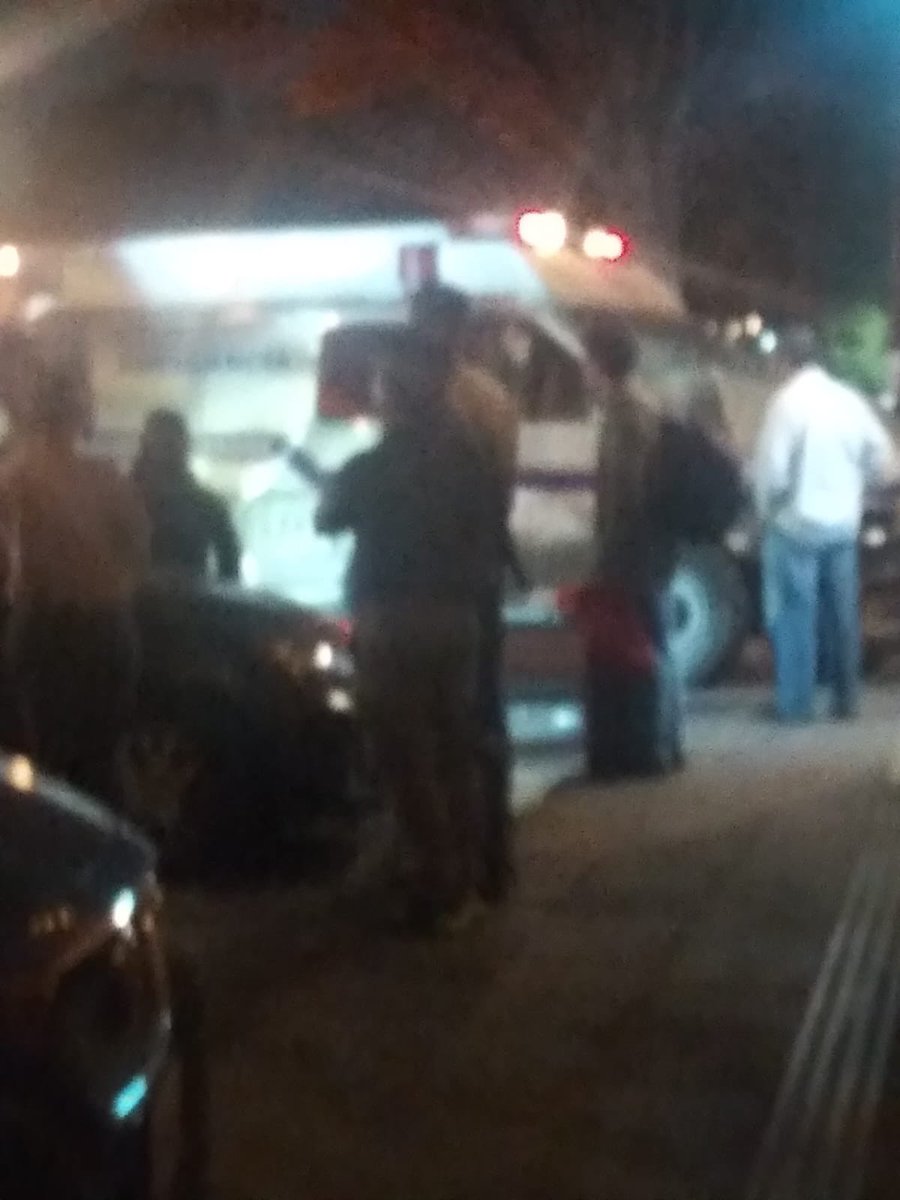 marco1f's tweet photo. @JCarlos_Valerio  choque de tránsito combi y ambulancia; ubicación 3 Oriente y 14 Analco. La ambulancia llevaba un paciente https://t.co/y0ZgRlJiED