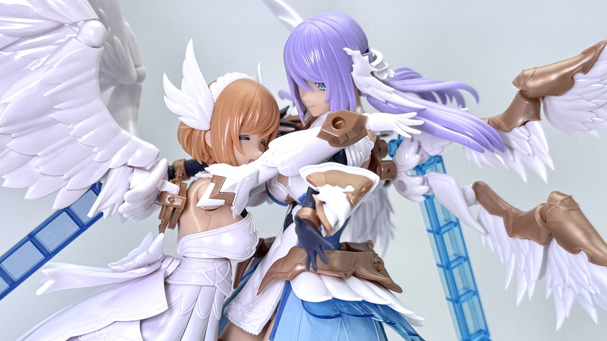 【ノーマルモード】🪽
胴体前垂れが2種類付属し、自然な座り姿勢を取ることが可能です‼️
コトブキヤショップ限定特典として
「特別カラー髪パーツ」が付属✨

現在ご予約受付中です！
ぜひご予約ください！
#アルカナディア