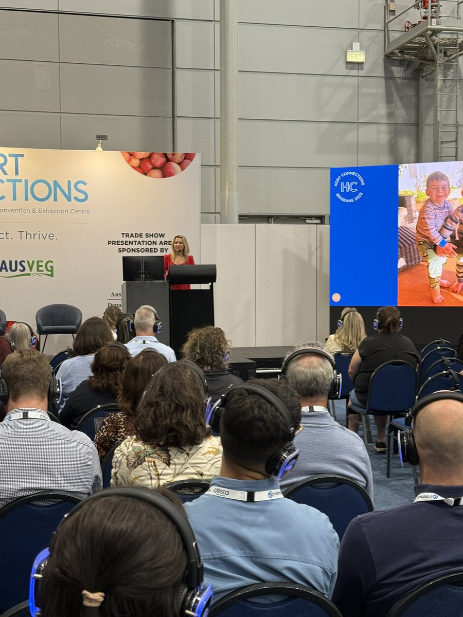JemmaOHanlon's tweet image. What a joy to present at @HortCon_! Fresh produce brings the most incredible people together in one room, and this conference continues to deliver year after year. Next stop, the Gala Dinner with a special guest - my fiancé! #HortCon25