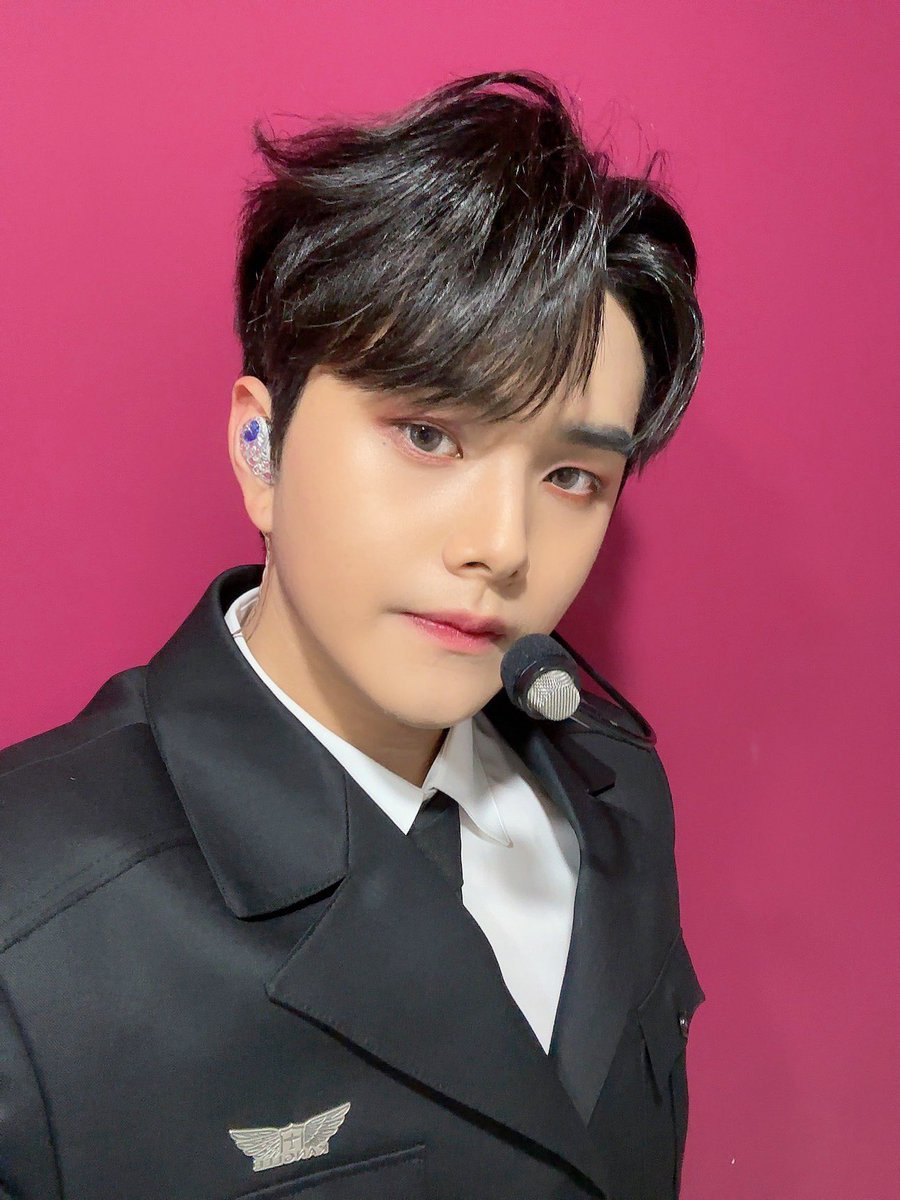 Traje el #19𝟖9ー去𝕔o𝖉e porque la bella <a href="/1989__zip/">𝑚𝕒g𝓃𖠇l𝕚a'𝑠 ࿔ 𝐯ė𝕣.</a> está en su #玉蘭𝓈ೕ·𝔡ǝ𝚋ut y no podía perderme venir animarla y disfrutar de su gran talento y belleza, yo desde hoy me considero su fan y no me perderé nada de su carrera. 

𝕤un𝐬h𝕚𝚗e_ #𝐤𝚠an.jpg