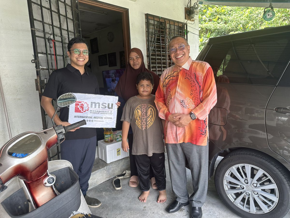 MSUIMS's tweet photo. IMS participated in MSU Community Outreach Programme 2025 by delivering goods and cash donations to beneficiaries in Taman Bukit Subang, Shah Alam. We hope this alternative help to alleviate burden and boost happiness to those in need.
#2Gculture
#MSUIMS
#MSUMalaysia https://t.co/szNdBLMrha
