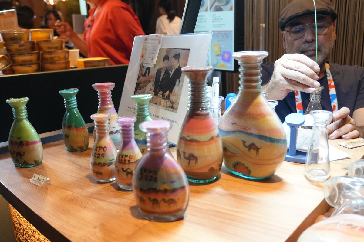 ヨルダン館のサンドアートボトルでは好きな文字を入れて貰える