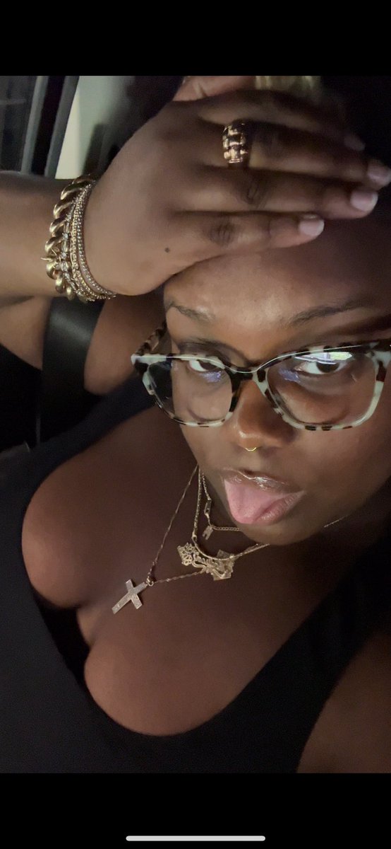 blondepatchkid's tweet photo. my pieces STAY on me! https://t.co/OUPKY95KXv