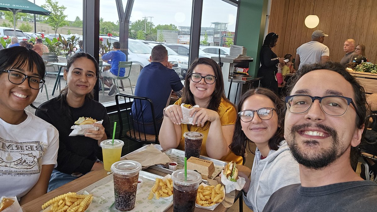 e_gionfriddo's tweet photo. Gionfriddo's lab outing to give Isaac an early farewell and welcome Nicole to our lab! https://t.co/XhaLoFdYDZ