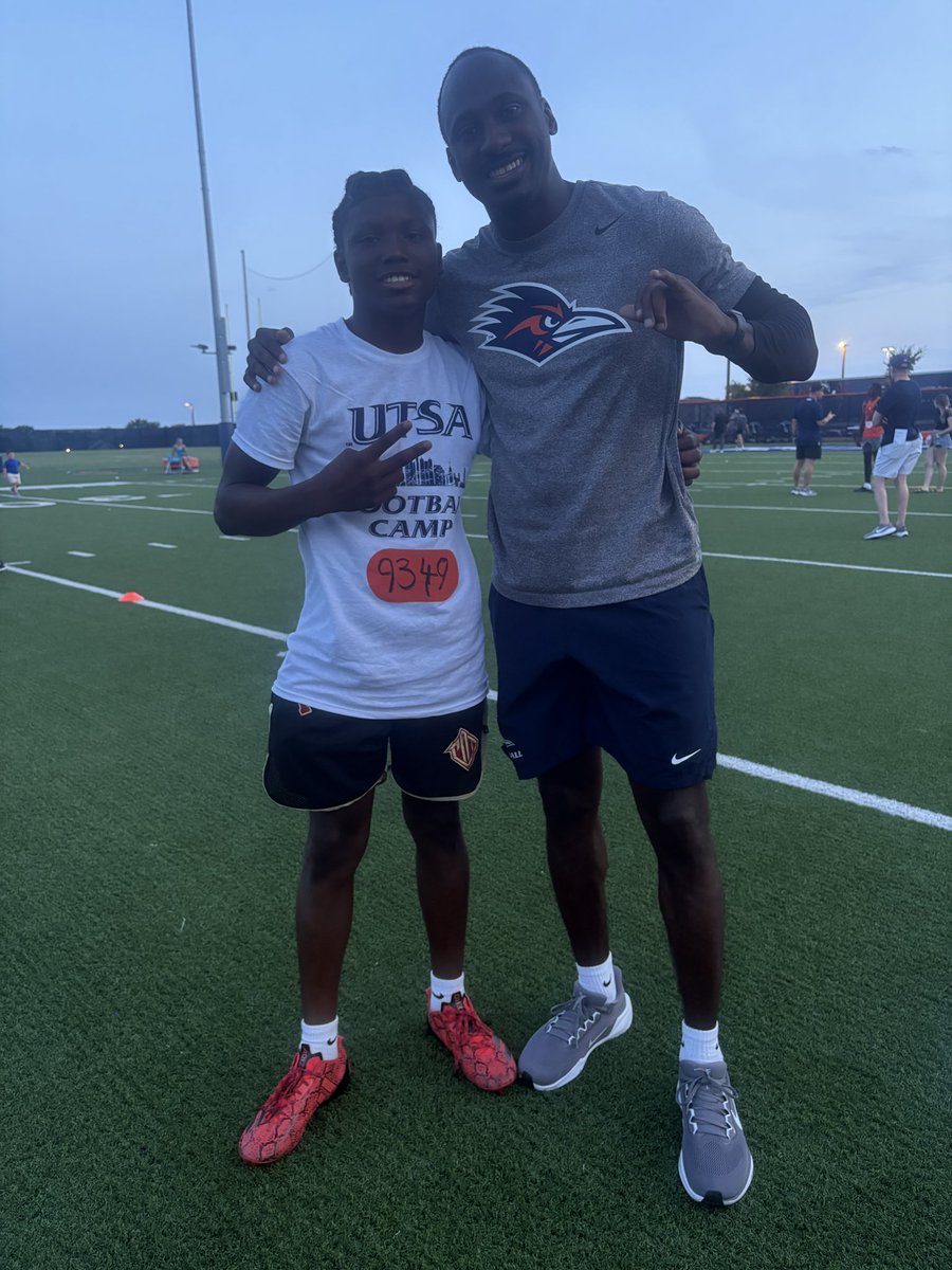 DeseanBryant2's tweet image. #AGTG I am blessed to be on @J_Warrick interest list going against C/O 2027 #BirdsUp @UTSAFTBL @CoachJP3 #fypviraltwitter #weworkdifferent