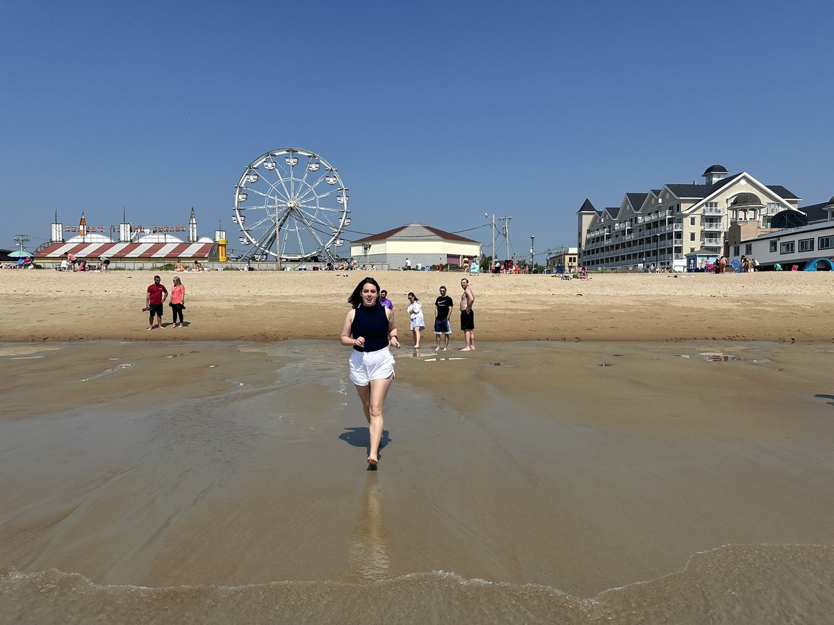 Surgery isn’t just in the OR—it’s about wellness too. 🧘‍♂️🌊
Our @MaineMedPGY residents took a well-deserved break and headed to the beach for some sun, sand, and team bonding.
#ResidentWellness #SurgicalLife #MaineMed #WorkLifeBalance