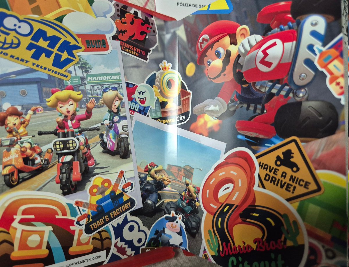 Ya en vivo, no, no están qleras y sí traen arte dentro🙂 aunque no se vea por el rojo🙂‍↔️