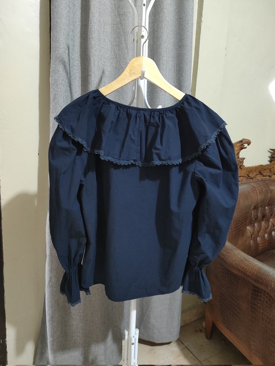 raabung's tweet photo. Ruffle 

+ full ruffle belakang sailor
+ lengan balon + terompet 
+ didepan ada detail tali
+ bahan katun

ld : 100
panjang : 57

Harga : 52k minat dm aja yaa guyss🥰🫶🏻 WTS PRELOVED BAJU WTB https://t.co/TdNGAZdUyg
