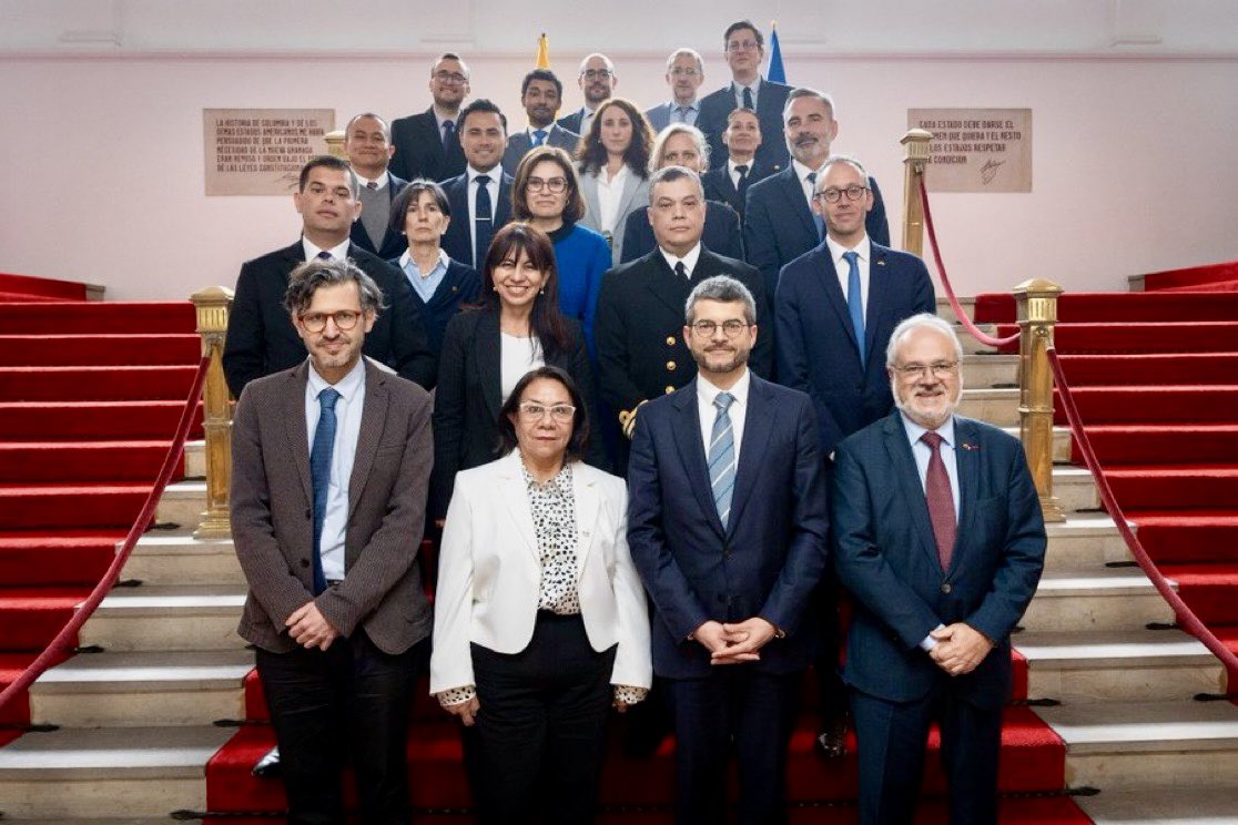 France_Colombia's tweet photo. Esta semana recibimos en Colombia al Vicesecretario General del Ministerio para Europa y Asuntos Exteriores de Francia 🇫🇷, David Bertolotti @bertodiplo . 
Su visita reafirma la solidez de la relación 🇫🇷🤝🇨🇴 y abre nuevas oportunidades de cooperación bilateral. #FranciaEnColombia https://t.co/eGgVUMxkod