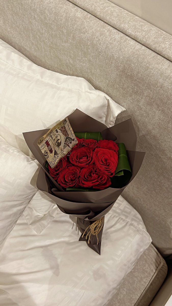 Q0_i11's tweet photo. للحُب عيد و أنت يا حُبي العيـد 
والله كتب لي هالسنه عيدي وياااك
       ❤️❤️❤️❤️❤️❤️
لقدار ساقتنا لحلو المواعيد 
لاقاك قلبي قبل العين تلقاااااااك https://t.co/tWI4PxlcxL