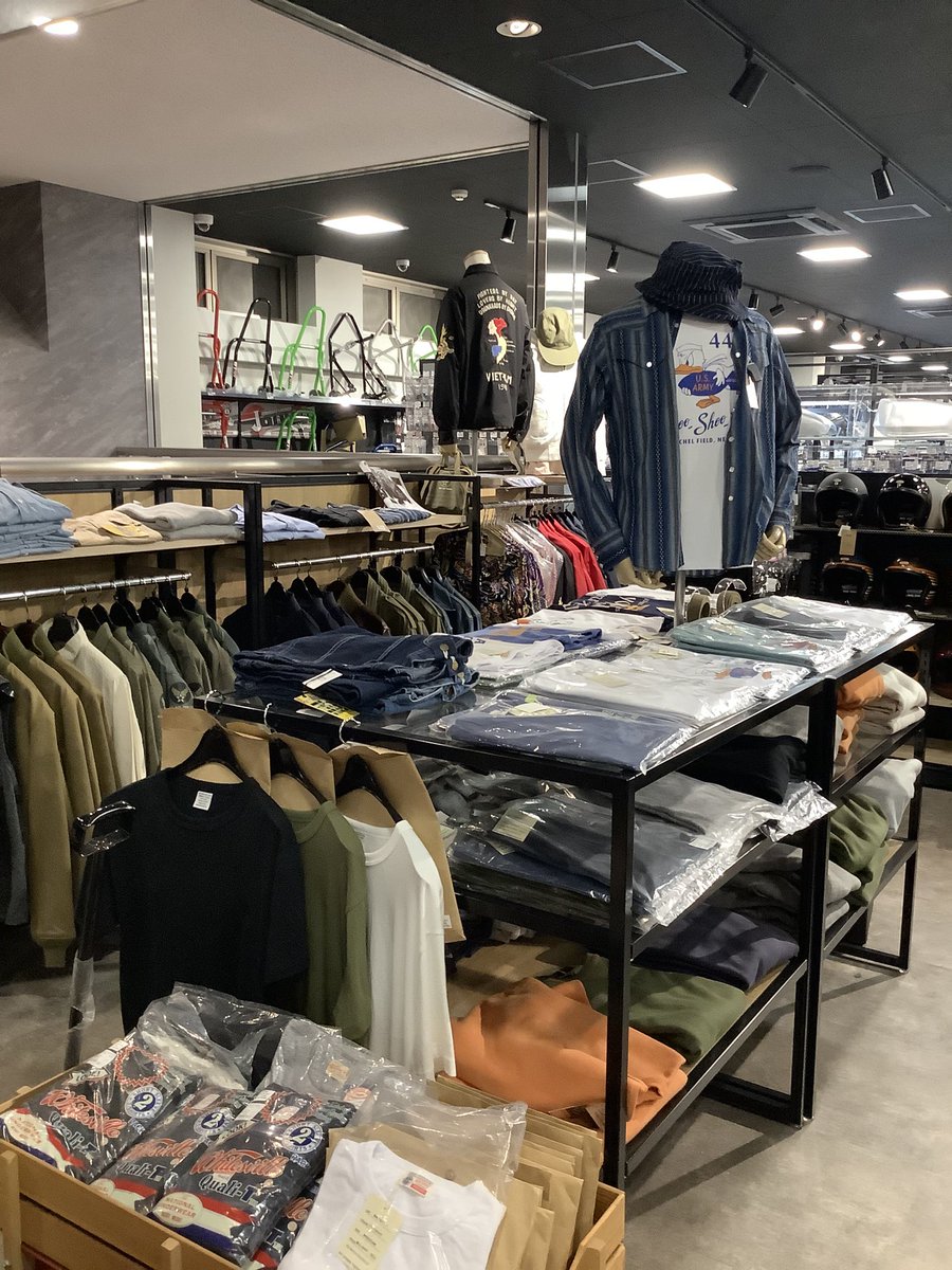ricolandfukuoka's tweet photo. お洒落なウェアでお出かけしませんか😍
ライコランド福岡空港店では、 #BUZZRICKSON #SugerCane のウェアも取り扱っております。
暑い夏にピッタリのアロハシャツから定番のジーンズまで色々と揃ってます♪✨
バイクを降りてもおしゃれにしたい方!
是非ご来店ください💁♀️
#ライコランド福岡空港店 https://t.co/tAl1TXGEHm