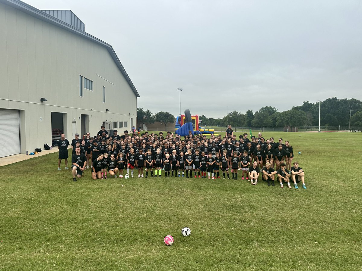 LegacyWSoccer's tweet image. We had a wonderful week of camp! The weather was perfect and the soccer was awesome! We traveled all over the world to see the best! Thank you all for coming out this week and to all the workers, we couldn’t have done it without you!