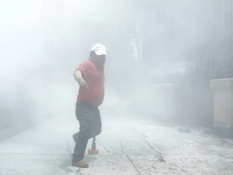 Democracia_mx's tweet photo. No, no, ya no son manifestaciones por "sus derechos"; no, ya son actitudes del1ncuenciales y muy violentas, ya rebasaron toda norma de convivencia, ¡ya basta!
Si @mario_delgado no es capaz de resolver, un relevo es urgente. No esperar una tragedia; la #CNTE nos tiene secuestrados https://t.co/lx6S9YvUFJ