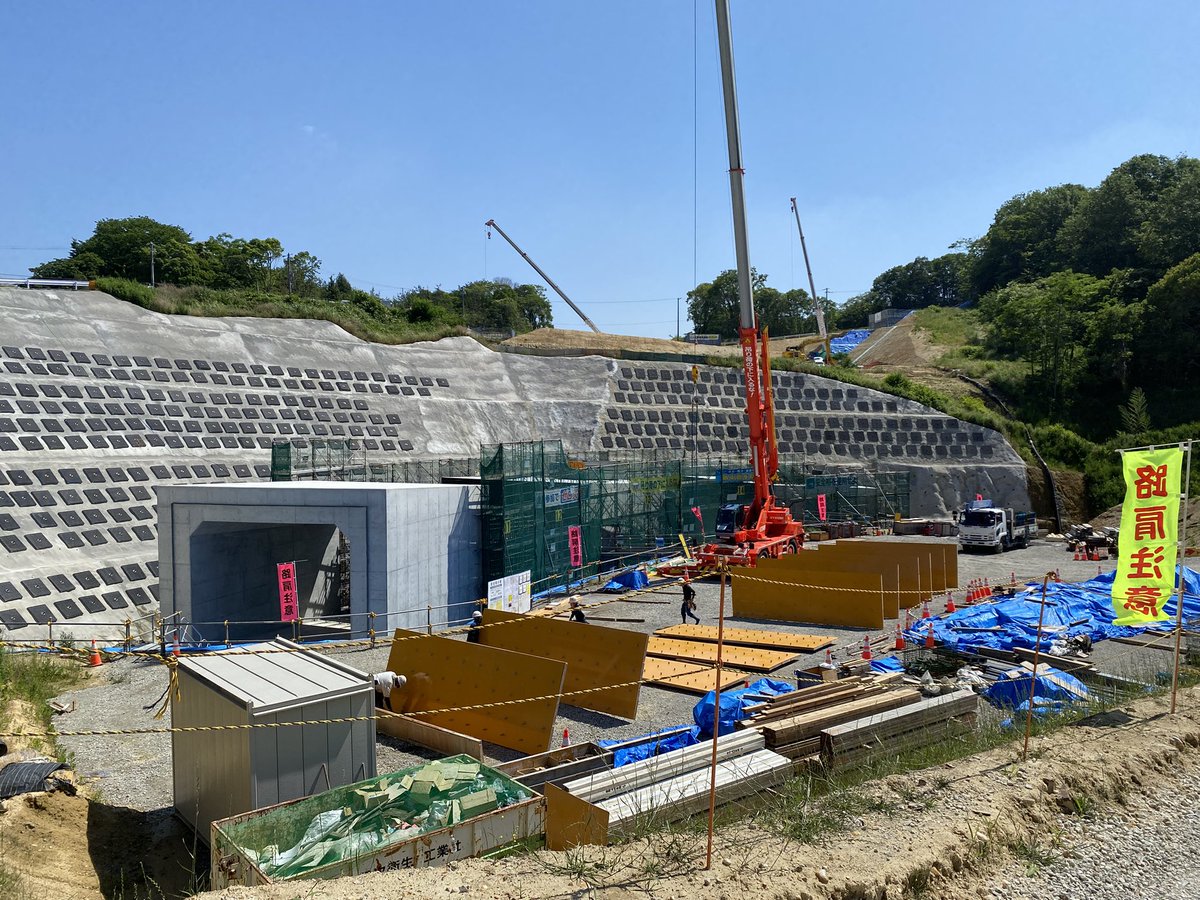 内壁の型枠を吊り込み中🏗️
