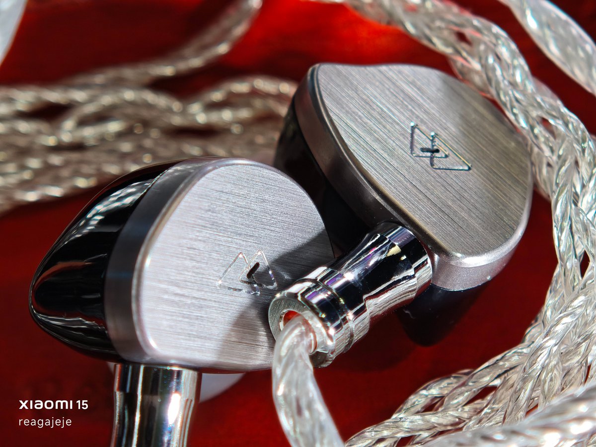 こんにちは！☀️
今日は朝から臨時で仕事に出てました。
昨日は爽やかな暑さって感じでしたが今日は蒸し暑いです💦
夕方にはゆっくりできる予定なので華金ラストスパート頑張りましょう！

✨本日のセットアップ
FIIO M23
BQEYZ BQ10
ivipQ-162
KBEAR 07