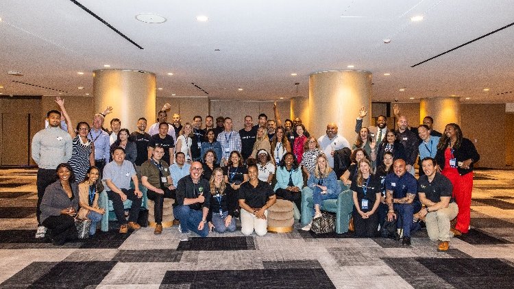 RinaldiProject's tweet image. 🚨 Veteran Empowerment in Action! 🇺🇸
Honored to attend the #CamoToCareers LinkedIn Coaches Event hosted by @USVetsNational &amp;amp; @LinkedIn in LA. Connecting veterans with tools, mentorship, and career opportunities.

Together, we build pathways beyond service. #VeteranSupport…