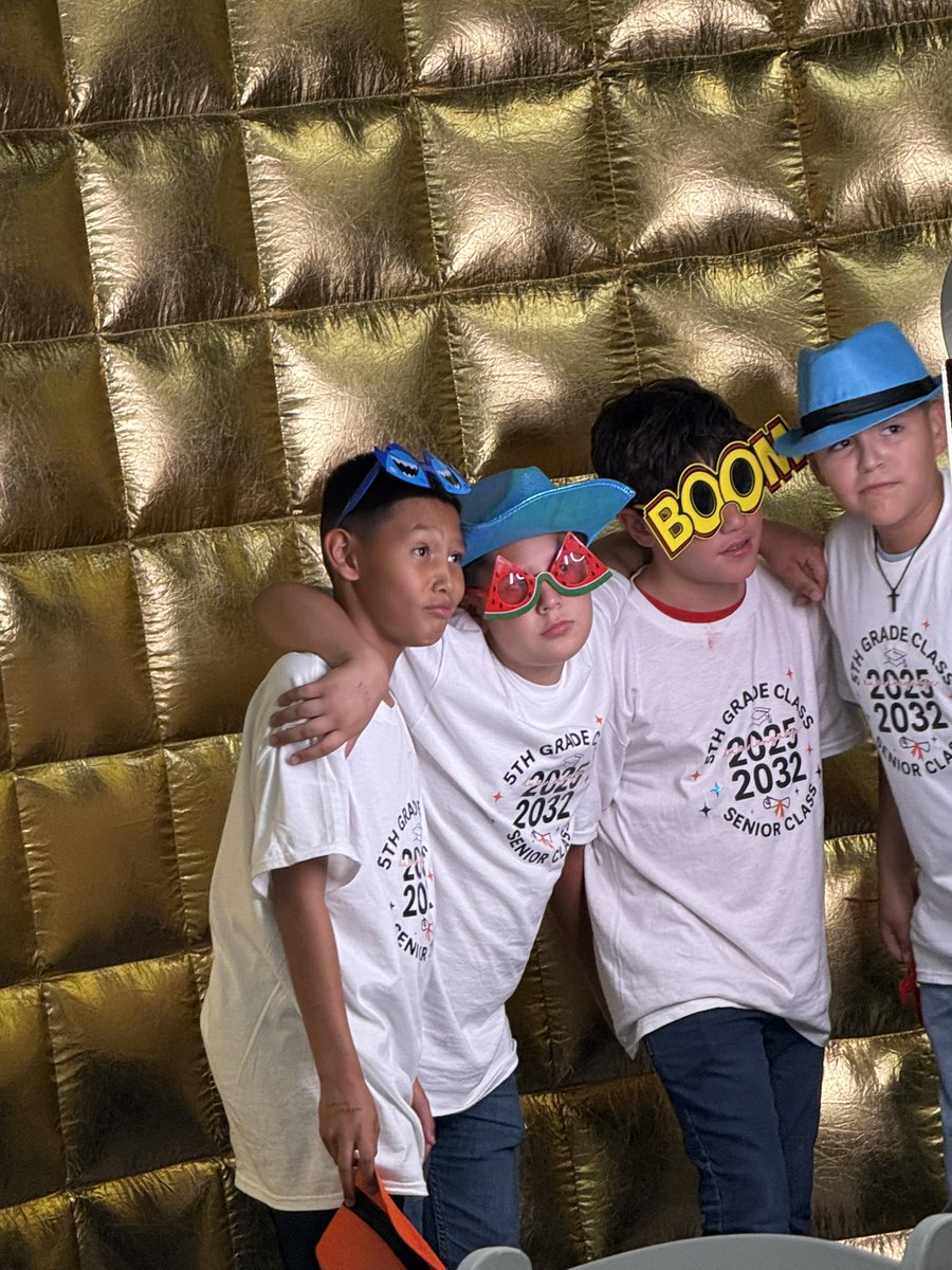 Escontrias_SA's tweet photo. The fifth grade 2nd Generation Dual Language @DSShook_ES Rattlers ๐ celebrated their success and being a little family since they were in 1st grade! (Some since K) Off to their next journey in middle school feeling confident! ๐๐งก #TopNotchProgram #Agradecidos https://t.co/KFFlGVAhGq