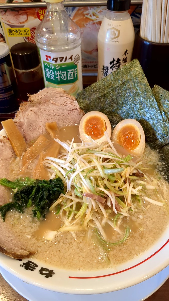 JasonBournes7's tweet photo. 今日の麺活はこちら(◍•ᴗ•◍)11

六丁の目のねぎっこさんに突入しました☀
ねぎっこラーメン 980円
大盛り 120円

無性にネギのラーメンが食べたくて🍜
いわゆる特製なので具材も多く、ネギと海苔が合う!
来月味噌伝にかわるみたいだけど、ネギラーメンあるんかな?

ご馳走様でしたm(_ _)m https://t.co/FOzTeffjhI