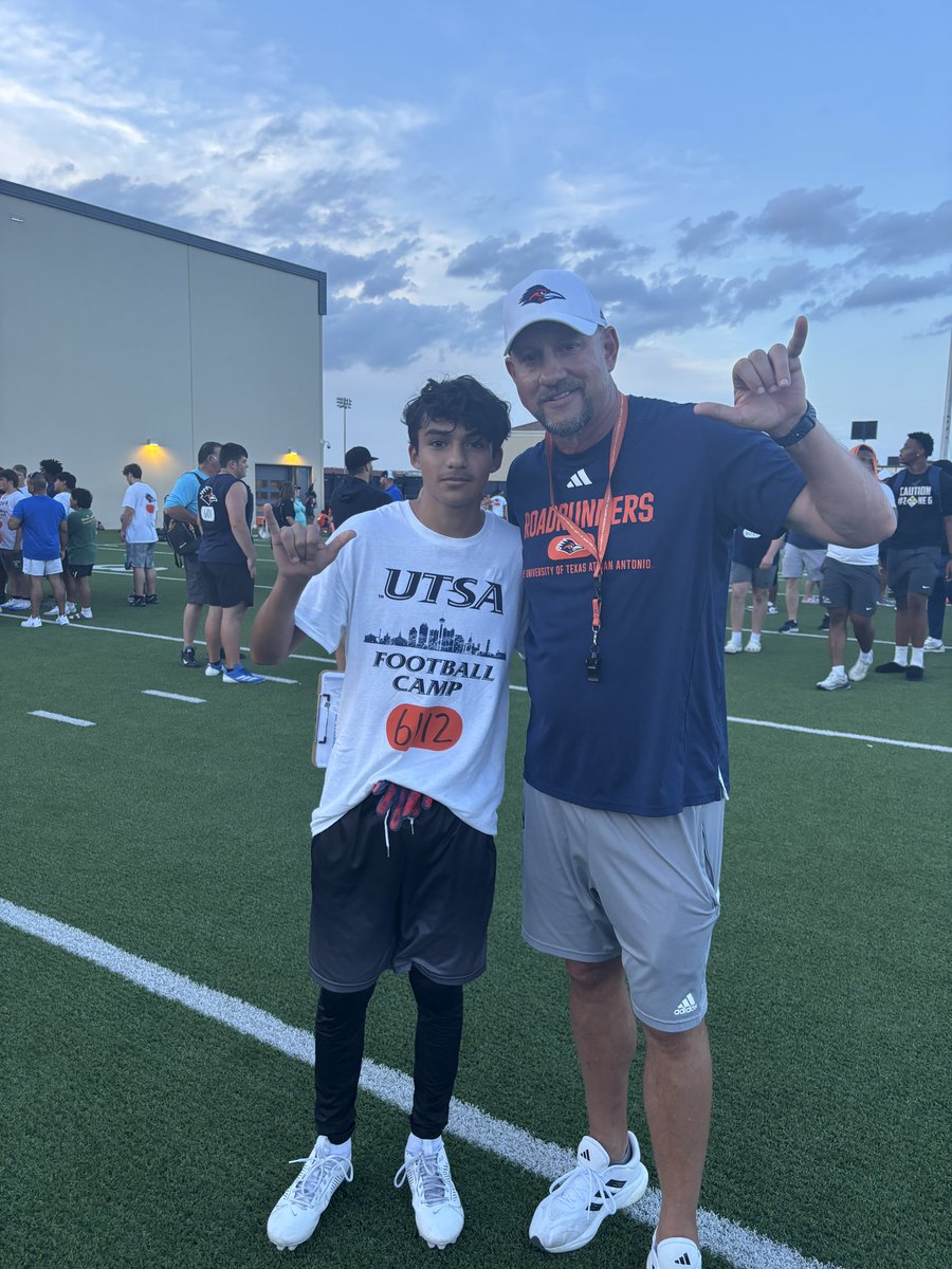 AZamarripa_35's tweet photo. Had a great time at UTSA prospect football camp, took in some great coaching and showcased my skills, and I can't wait until 2025 season rolls around.
@UTSAFTBL @CoachTraylor @CoachJax_ @NelsonRivasIII1 @CoachFrancoSW 
@Coach__Lwood @SWDragonsFB https://t.co/q28VTvozE6