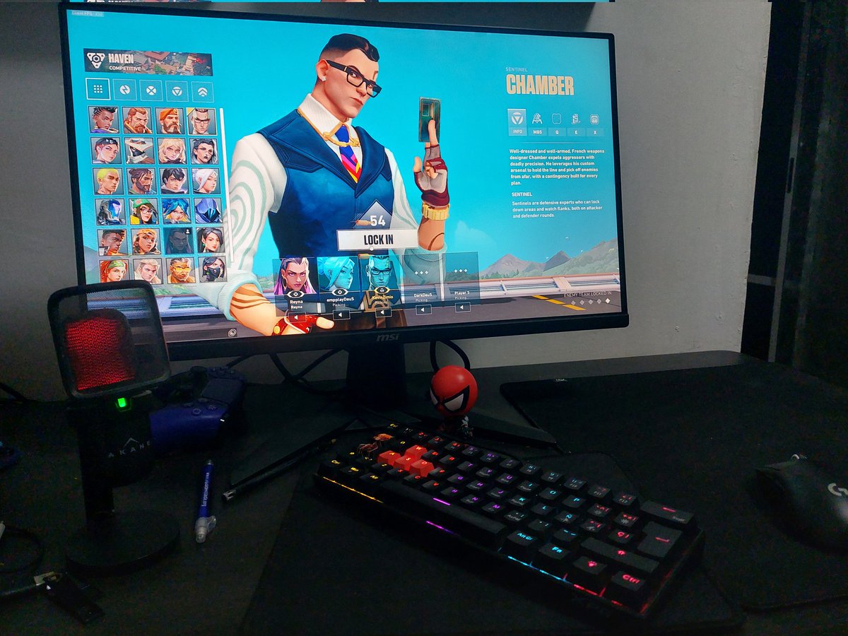 Caigan caigan:  twitch.tv/KevinZimio?sr=a