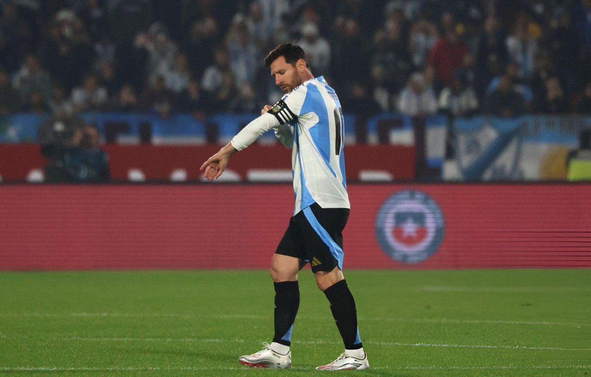 Jusstotb's tweet photo. Messi #CHIARG https://t.co/XFKnivisiM