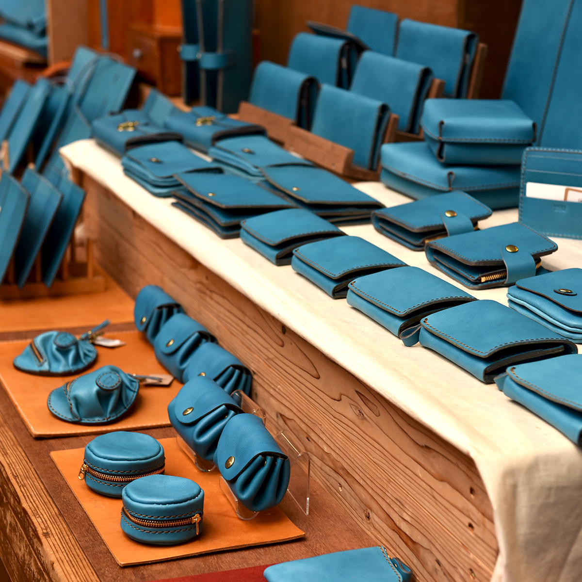 ヘルツ 夏の限定色 #セルリアンブルー を使ったアイテムが本日より販売