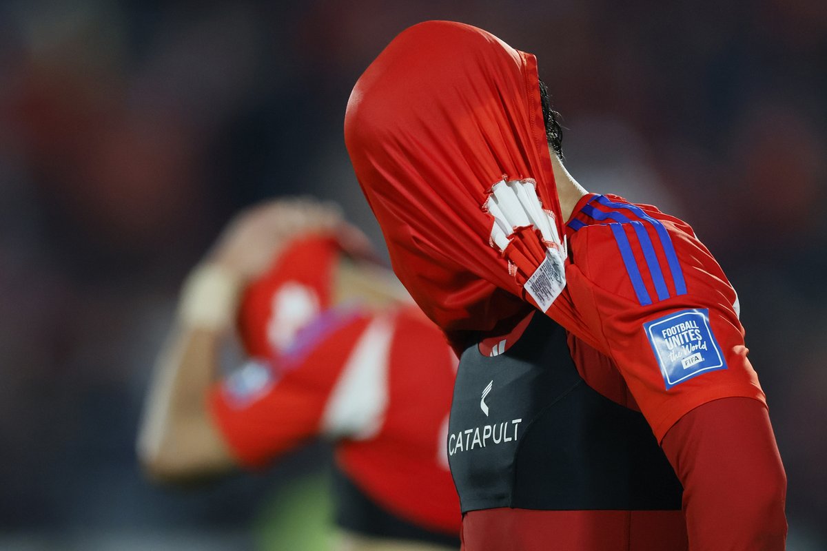 Cooperativa's tweet image. [ESTADISTICAS ⚽📊] ¡SE ALEJA EL MUNDIAL! @LaRoja no pudo ante Argentina en el Nacional y se hundió en la tabla de las Clasificatorias sudamericanas #Cooperativa90 tinyurl.com/2ddpjbff