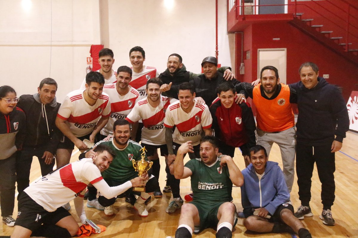 #FutbolSala
<a href="/RiverFlorida/">River Plate Florida</a> Campeón Apertura 2025 derrotando 7-2 a <a href="/lasviasfc/">Deportivo Las Vías</a>
Fotos <a href="/Brianme013/">Brian Méndez</a>