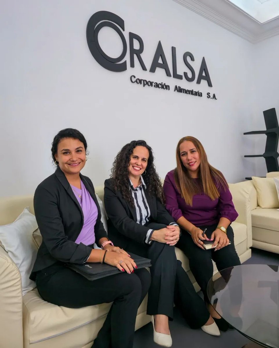 coralsacuba's tweet photo. ✨️ La esencia de Coralsa late en equipo. 
Confianza que une, colaboración que crea, pasión que multiplica. Logramos lo imposible sumando talento, corazón y visión.
#30AñosCoralsa 🎉 #CreceConCoralsa https://t.co/1S9WFiRyT6