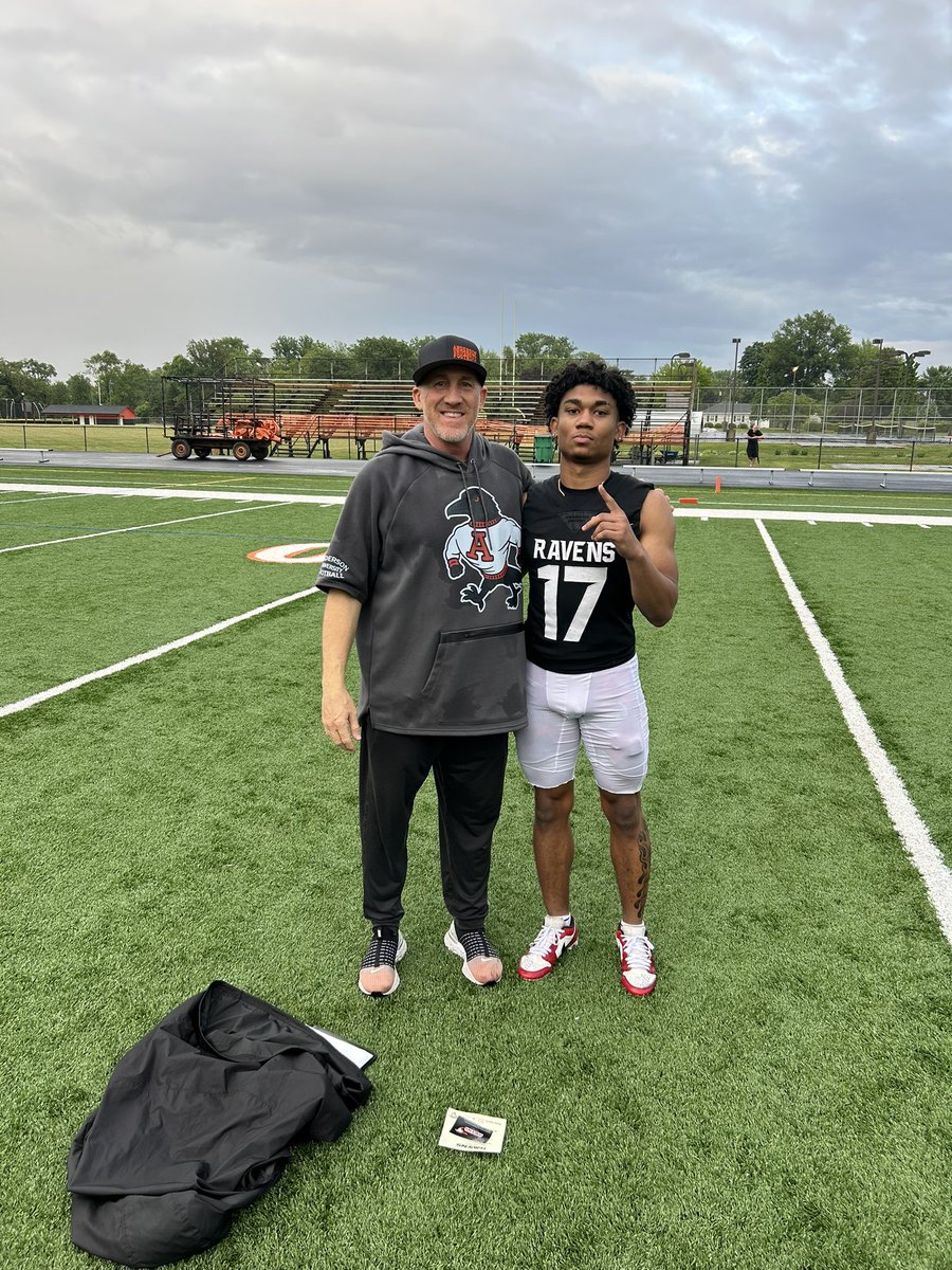 bam_glizxy's tweet photo. After a great conversation with @coachmonty11 
I am blessed to receive my 1st offer from @AUFootball__ ‼️ 
@coach_codd @RussMann09 @BenDavisFB @coachsuggs 
@coachsumner @coachjames 
#AGTG #ROADTOGLORY 
#UNDERDOG https://t.co/QxV8mUhZ0i