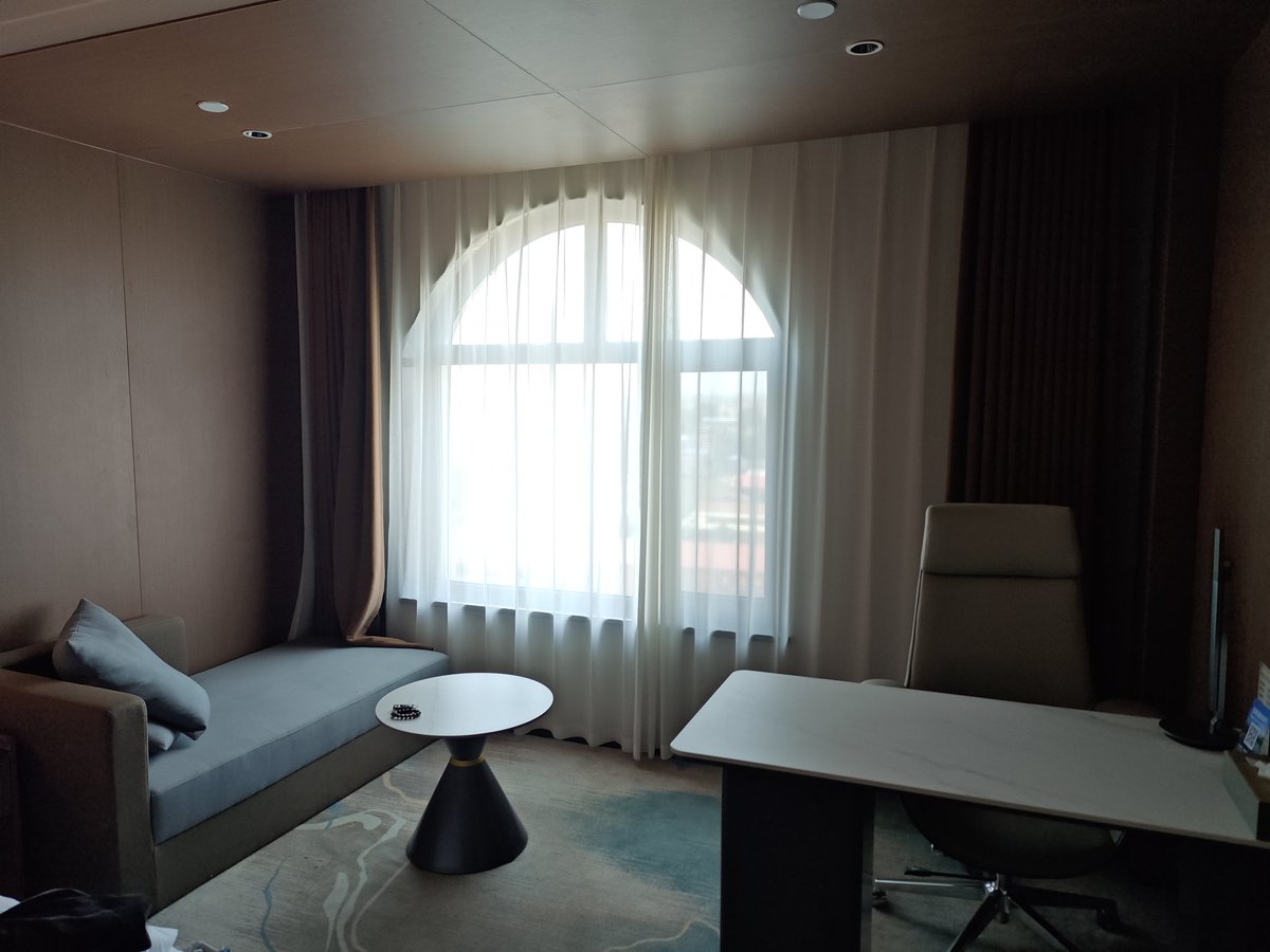 在石家庄醒来躺在酒店（等客户下午会议）
看着有轮廓的窗，阳光柔柔的洒进床边
有些迷茫，有些彷徨，有些想记录下什么
但思考良久，不知道如何记录。。
也许20年SM之路走的颠沛流离，也是一种美好。
感谢相遇，感谢过客，感谢孤独，感谢孤芳自赏。