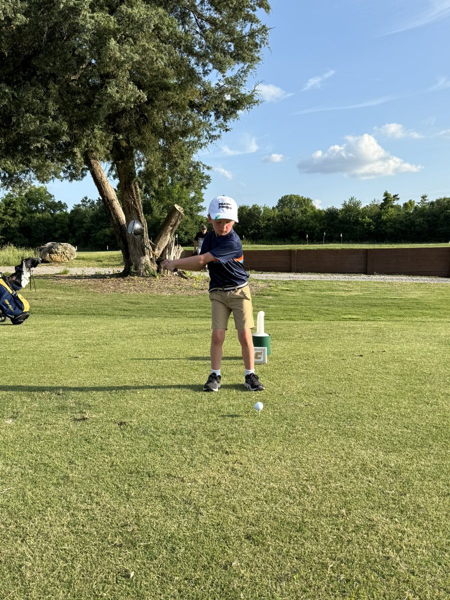 ChattanoogaGolf's tweet image. Today’s PGA Jr League match was held at the UTC Facility against Windstone. Good Job Team 2 on the win and can wait for the next match!
First Tee - 9.5
Windstone - 2.5