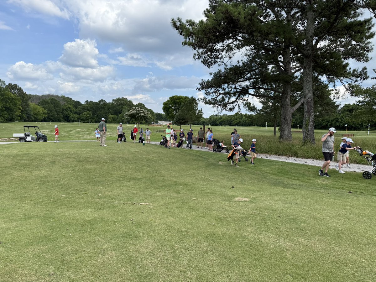 ChattanoogaGolf's tweet image. Today’s PGA Jr League match was held at the UTC Facility against Windstone. Good Job Team 2 on the win and can wait for the next match!
First Tee - 9.5
Windstone - 2.5