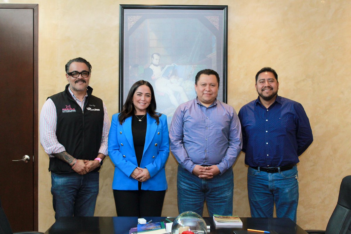 MarcelaMonV's tweet photo. La Capital Imparable se construye con quienes la hacen posible todos los días. 

Sostuvimos una reunión con @GonzaloJuarezM, líder del Sindicato Único de Trabajadores del Ayuntamiento de Puebla, con el objetivo de reforzar nuestro compromiso por mejorar las condiciones laborales y asegurar un trato justo para la base trabajadora.

Con Fuerza, seguimos impulsando una gestión cercana, firme y con sentido humano. 

#LaCapitalImparable 🪽