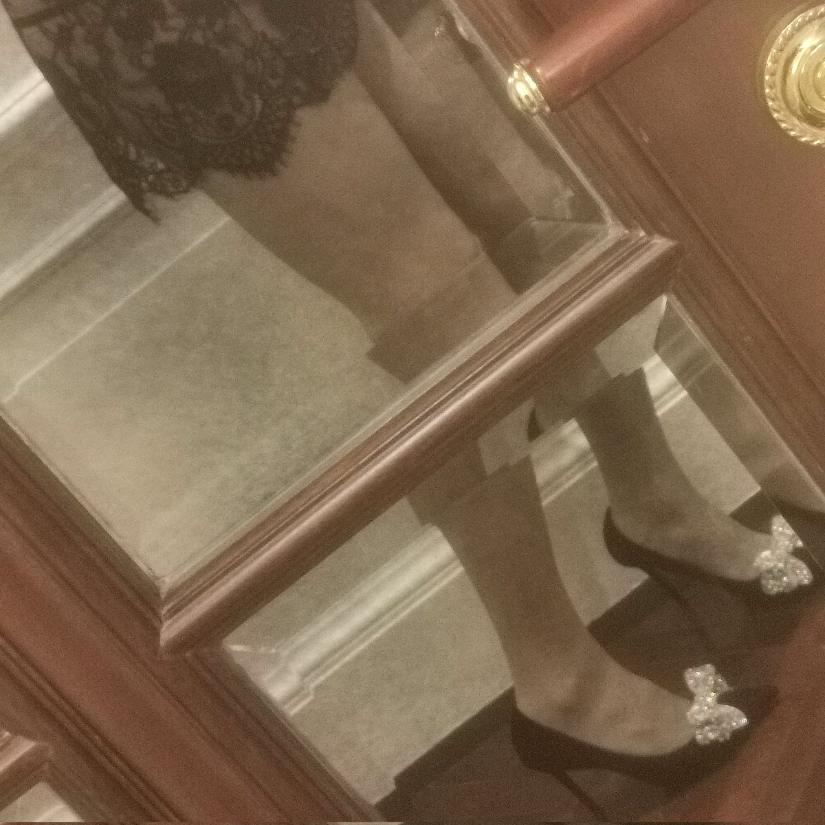 每天都必须穿丝袜和丁字裤出门
扭着屁股在街上走
好喜欢诱惑男人
我就是个天生下贱的烂逼
今晚必须要找几根鸡巴来顶爆我的屁眼
#反差婊 #母狗 ＃sm #女s #女王 #女m #辱骂 #调教 #性奴 #淫荡 #射屏 #高潮 #反差 #母猪 #ATM奴 #精液  #骚逼 #婊子 #口交 #骚货 #贱人 #贱狗 #肛交 #做爱 #bbc #媚黑 #羞辱