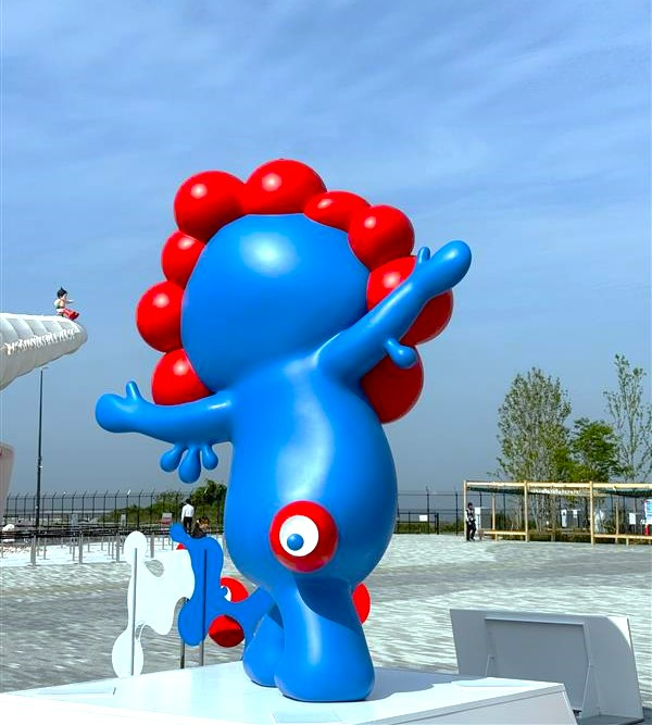 🔴🔵#大阪・関西万博 豆知識🔵🔴 ＼ ミャクミャクの「うしろ姿