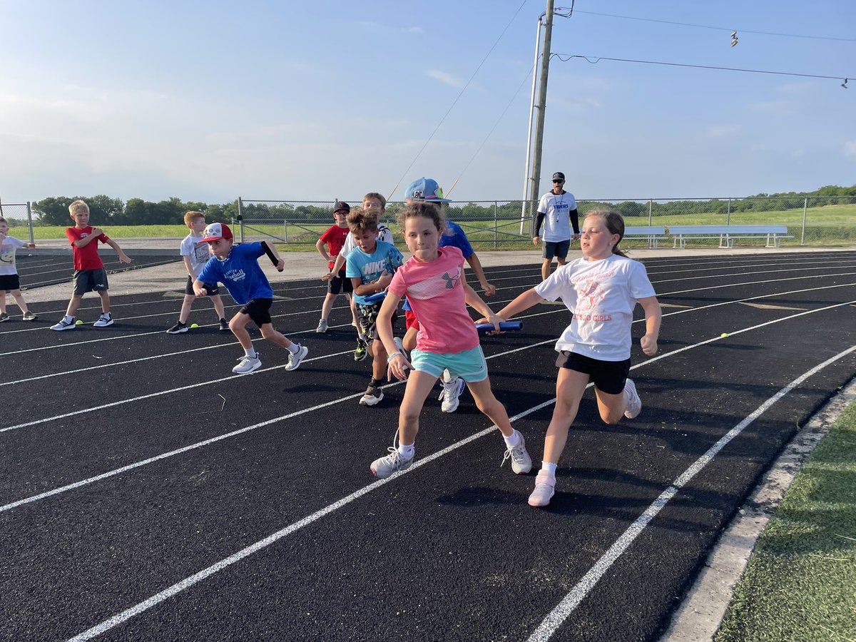 GunterTrack's tweet image. Last day of track camp - had a blast with all of our kids. Thank you parents and athletes! 

It takes what it takes! 

#243

Many thanks to our sponsors: 
Hench’s
NTX Energy Services
Special T’s
Northside Pie Pizza Pub
Camilo’s Tex Mex 

We appreciate your support!