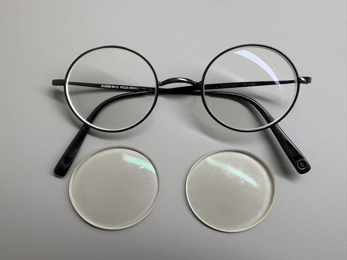 ruen146700's tweet image. お帰りです。
レンズにマークあり、
距離の調整とかようなのかしら？
クリーニングシート入ってたので、
ご確認ください的な ʕ๑'ㅅ'๑ʔ‧˚

旧レンズもかえってきたのですが...
きたない(￣▽￣;)
ご対応ありがとうございました♪

▼レンズ交換.com さん
レンズ交換.com
#メガネ #レンズ交換