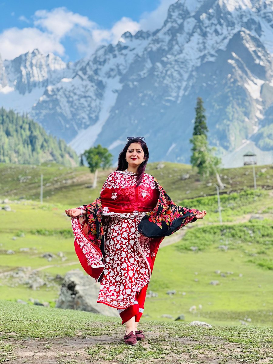 ShabnamMir4's tweet image. "In The Heart Of Nature Lies A Glimpse Of Heaven,  Paradise Right Here On Earth..."❤️🤍
#picoftheday
#sonamarg
#Kashmir #instagood #instagram #facebook #happymoments #alhamdulillah__الحمد__لله💙