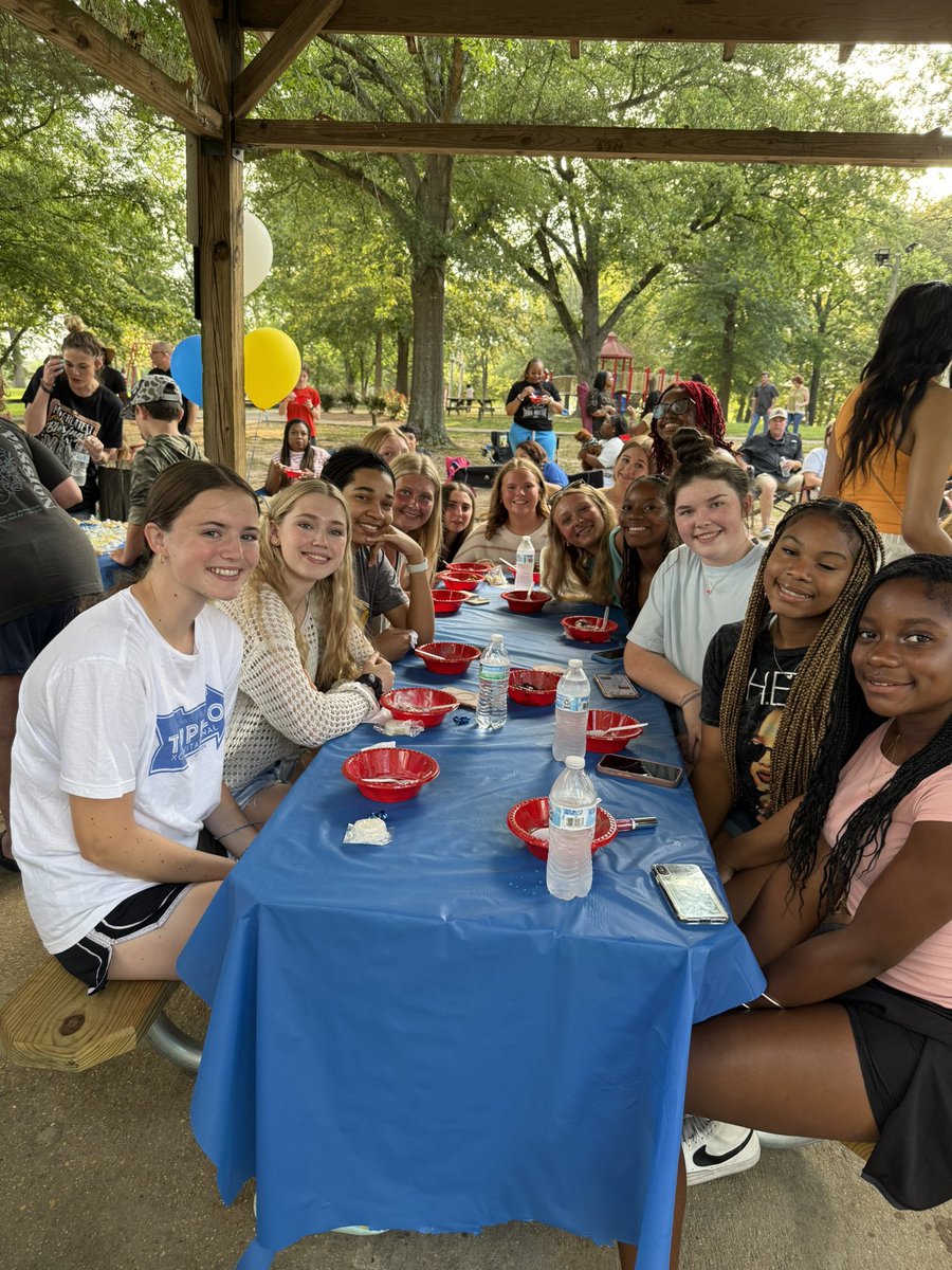 TupVB's tweet photo. Love our volleyball family! https://t.co/sYL6IYTHZM
