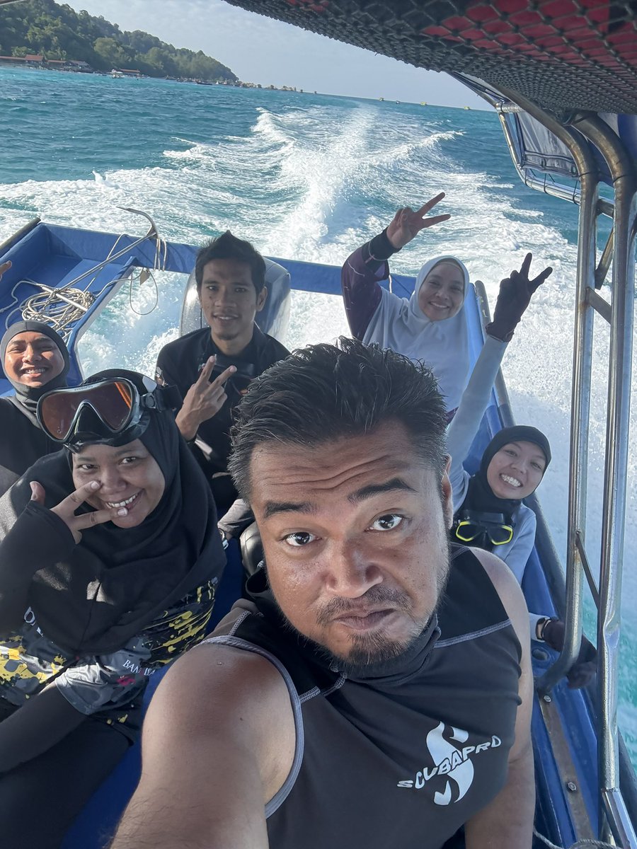remora_divers's tweet photo. It’s a busy week 
Open water divers ✅
Advanced Adventure ✅
Fun Divers ✅
Rescue Divers ✅
Divemaster training ✅

#remoradivers #scubadiving #scuba #diving #diver #dive #kelasscuba #lesen #belajar #murah #ansuran #divecentre #selam #class #course #kl #shahalam #openwaterdiving https://t.co/XjxBNf9Oc8