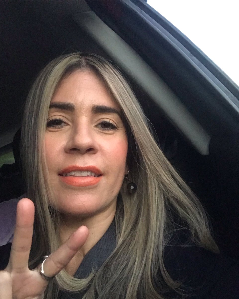 glerysbet's tweet image. #juernes con @pedrocapo #flow #divina