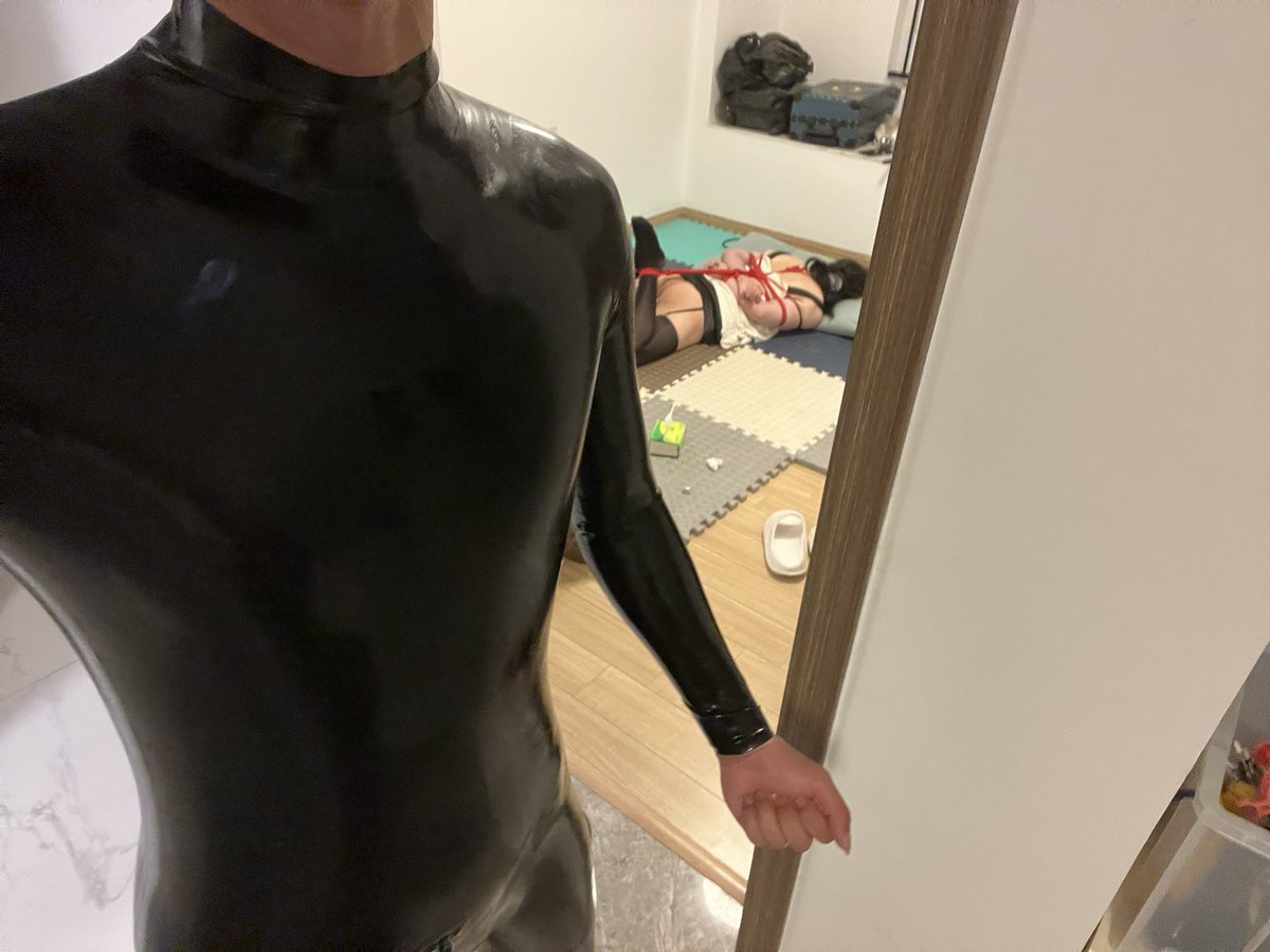 做个记录，第一次穿胶。穿有点难度但不多。神奇的质感。