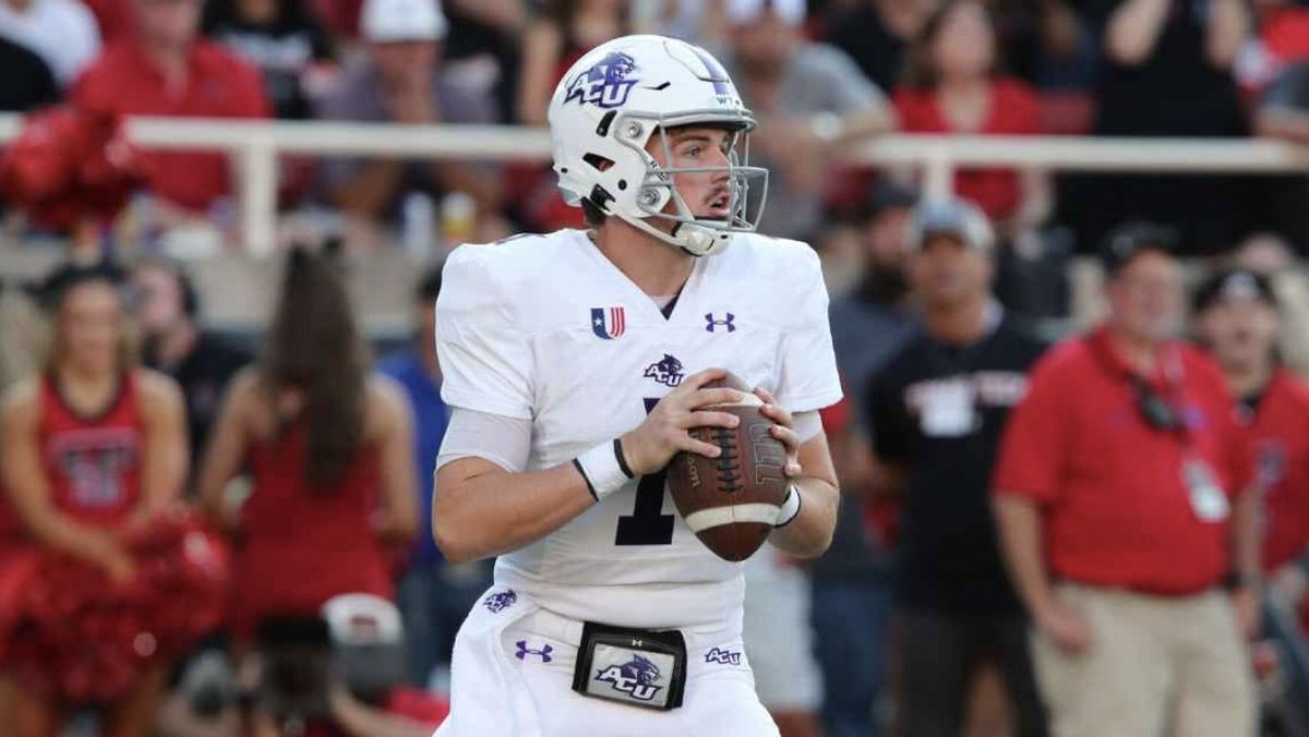 Pete Thamel (@petethamel) on Twitter photo "Walk up there like John Wayne." How does <a href="/WKUFootball/">WKU Football</a> football overcome losing 10 players to P4 schools and nearly 70-percent of all production? Coach Tyson Helton relentlessly seeks gunslingers to spin the ball through all the headwinds. espn.com/college-footba… "Walk up there like John Wayne." How does <a href="/WKUFootball/">WKU Football</a> football overcome losing 10 players to P4 schools and nearly 70-percent of all production? Coach Tyson Helton relentlessly seeks gunslingers to spin the ball through all the headwinds. espn.com/college-footba…